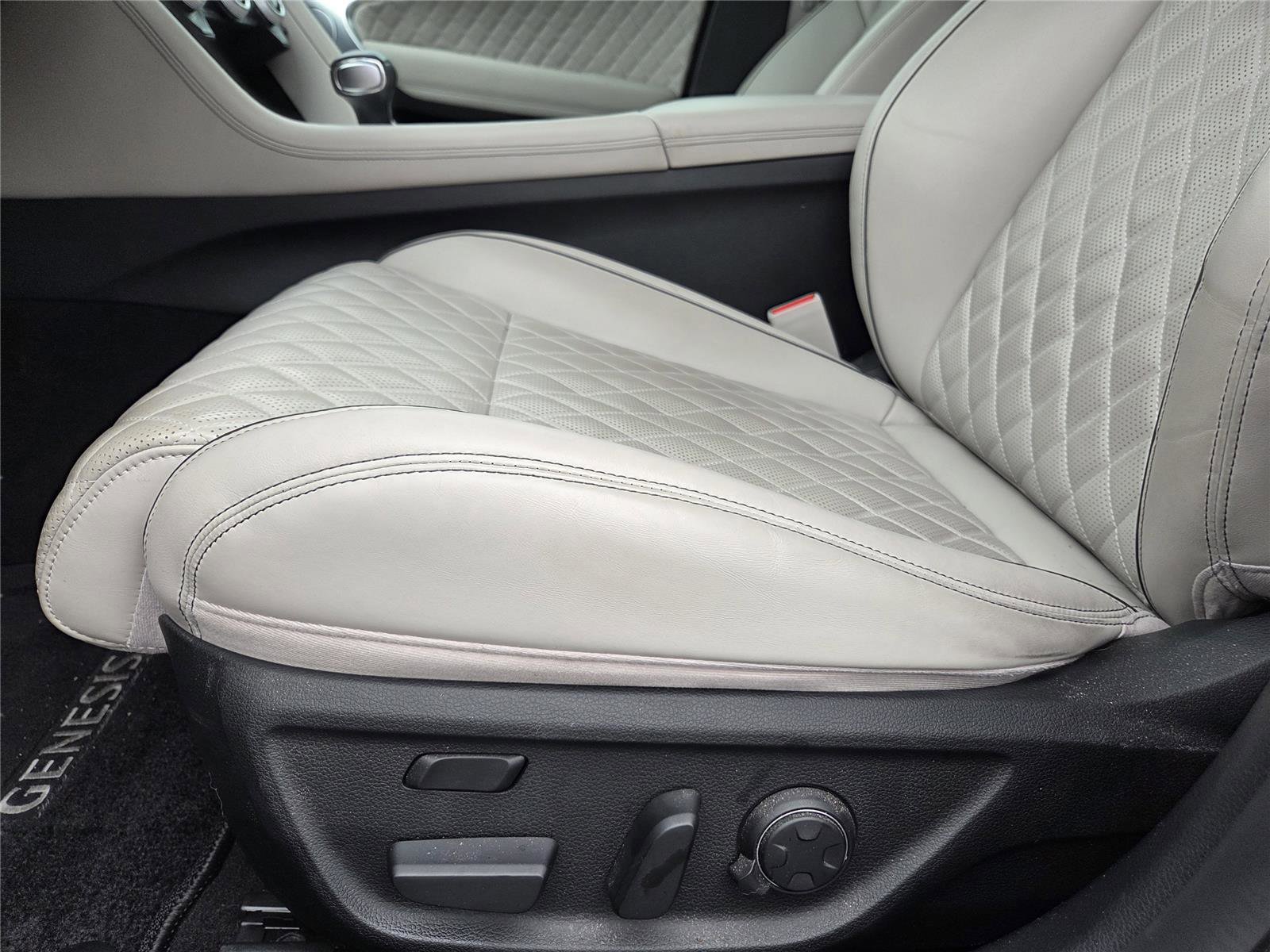 Used 2023 Genesis G70 3.3T w/ Sport Prestige Package image 18