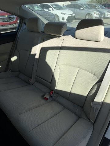 Used 2011 Subaru Legacy 2.5i Premium image 21