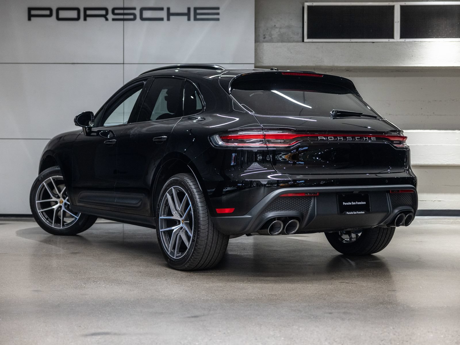 Certified 2026 Porsche Macan AWD/4WD image 3