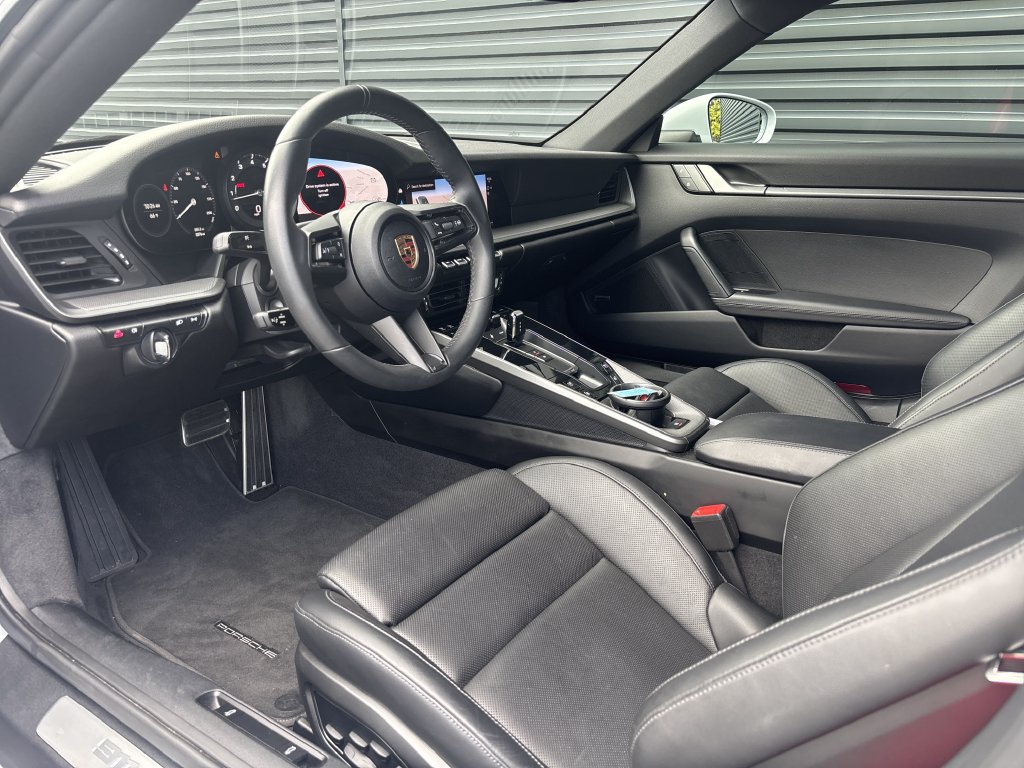 Certified 2024 Porsche 911 Carrera S w/ Sportdesign Package RWD image 10