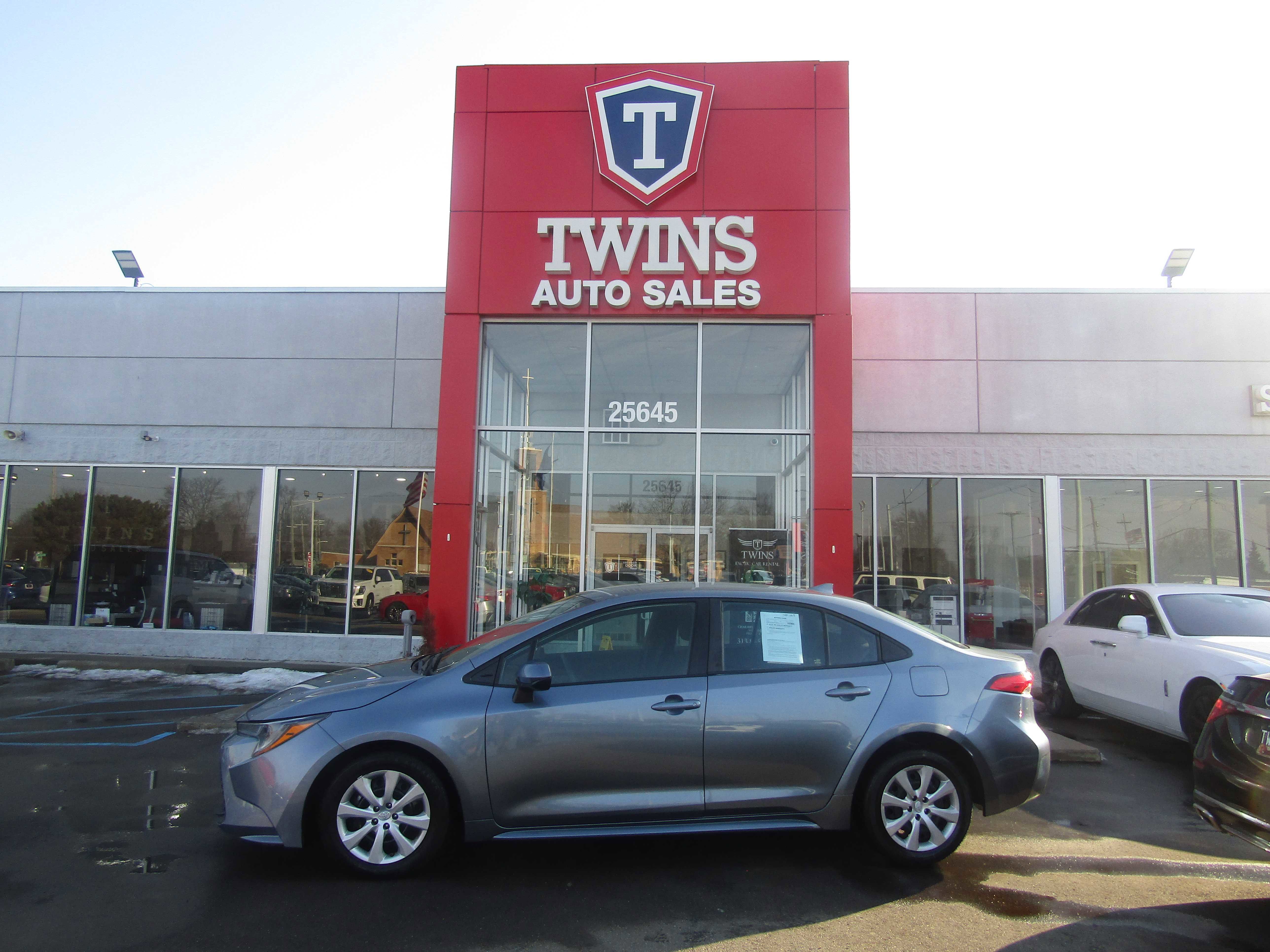 Used 2023 Toyota Corolla LE FWD image 1