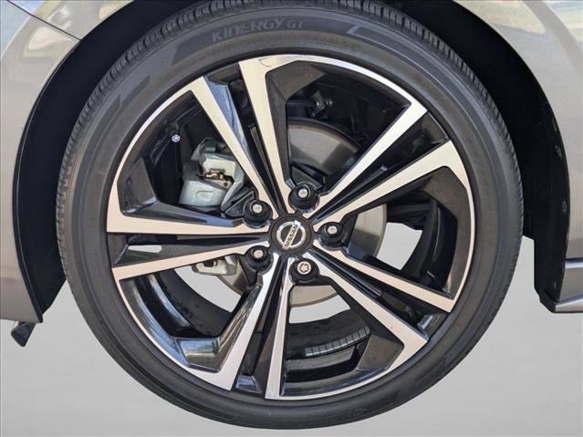 Used 2023 Nissan Sentra SR w/ SR Premium Package FWD image 23