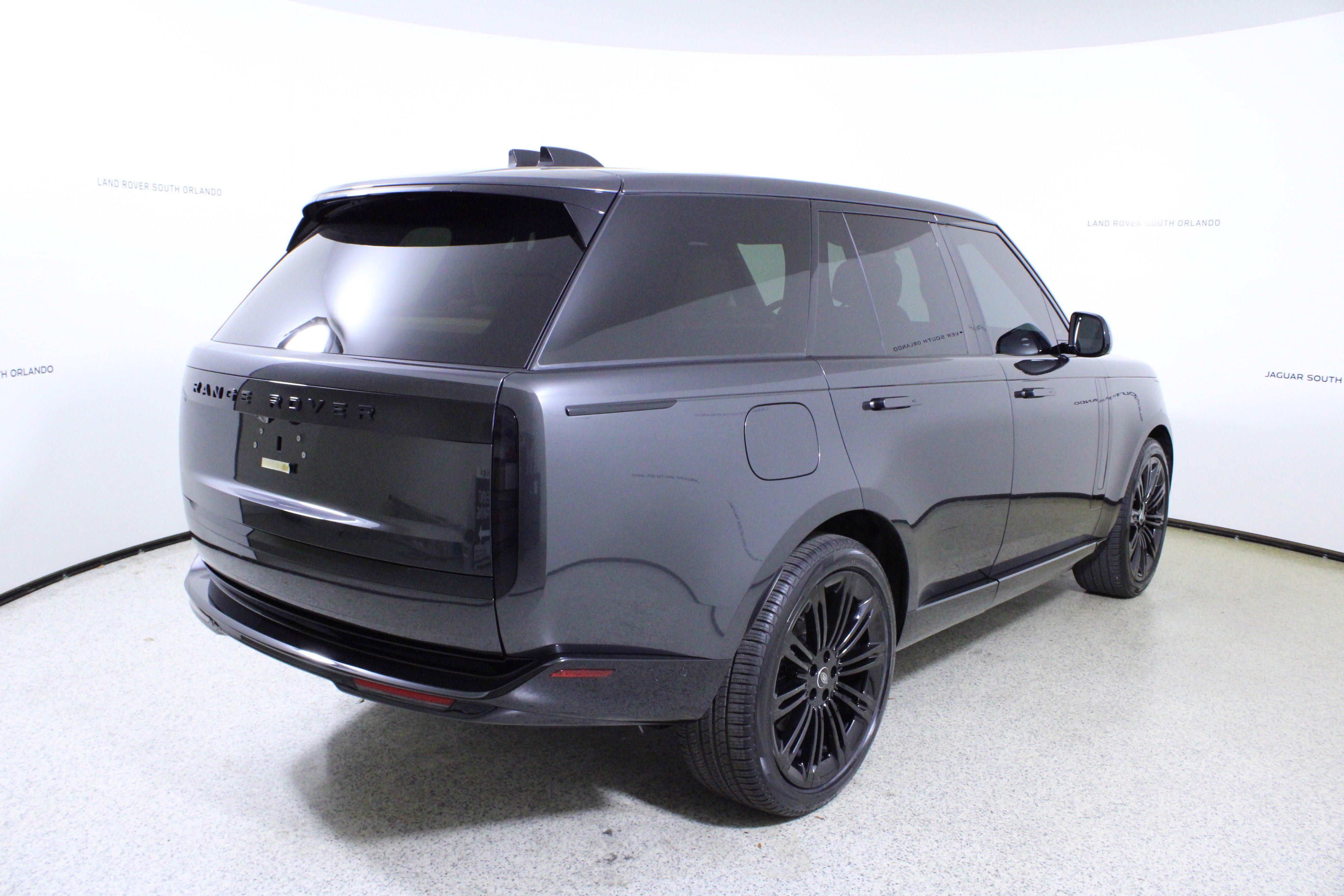 Used 2024 Land Rover Range Rover SE image 7