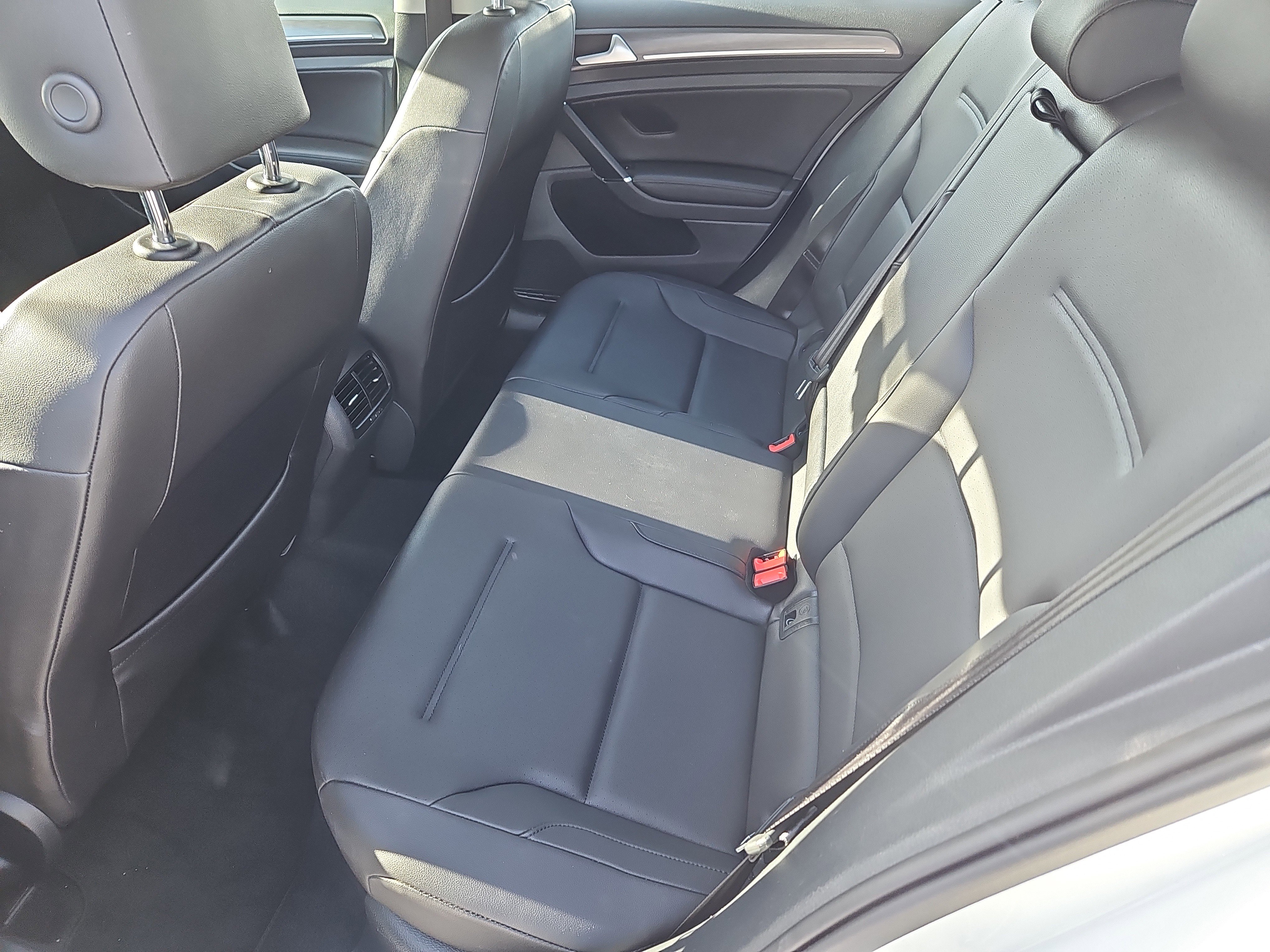 Used 2017 Volkswagen e-Golf SEL Premium image 30