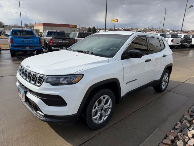 Used 2025 Jeep Compass Sport image 3