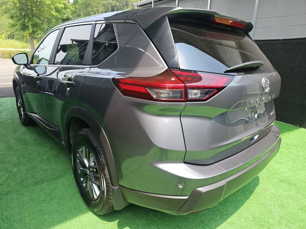 Used 2024 Nissan Rogue S AWD/4WD image 5