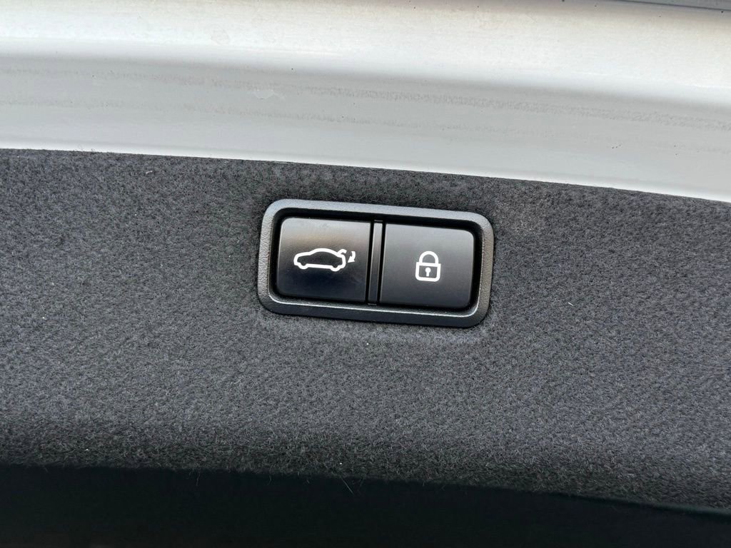 Used 2018 Genesis G80 3.8 w/ Option Group 03 image 23