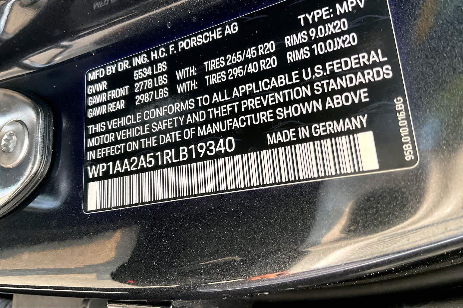 Used 2024 Porsche Macan AWD/4WD image 33