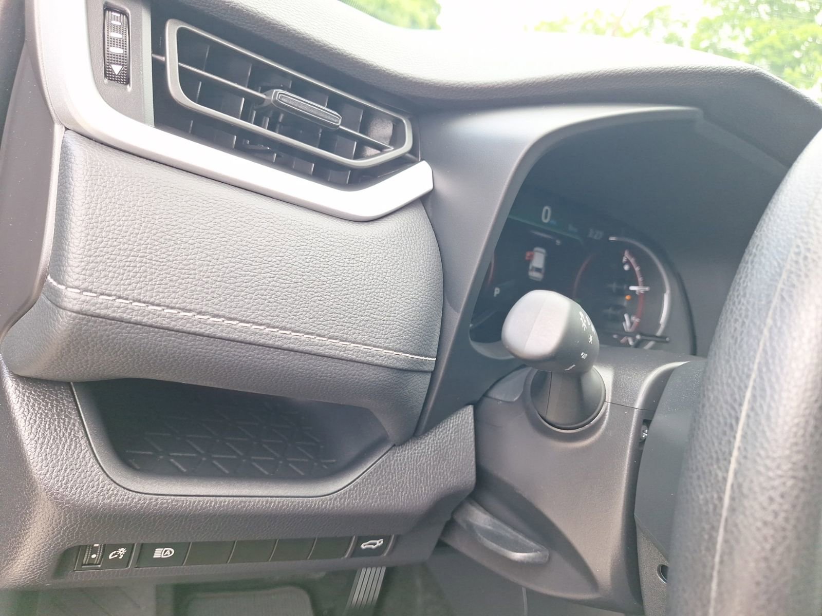 Used 2025 Toyota RAV4 XLE w/ Convenience Package FWD image 18