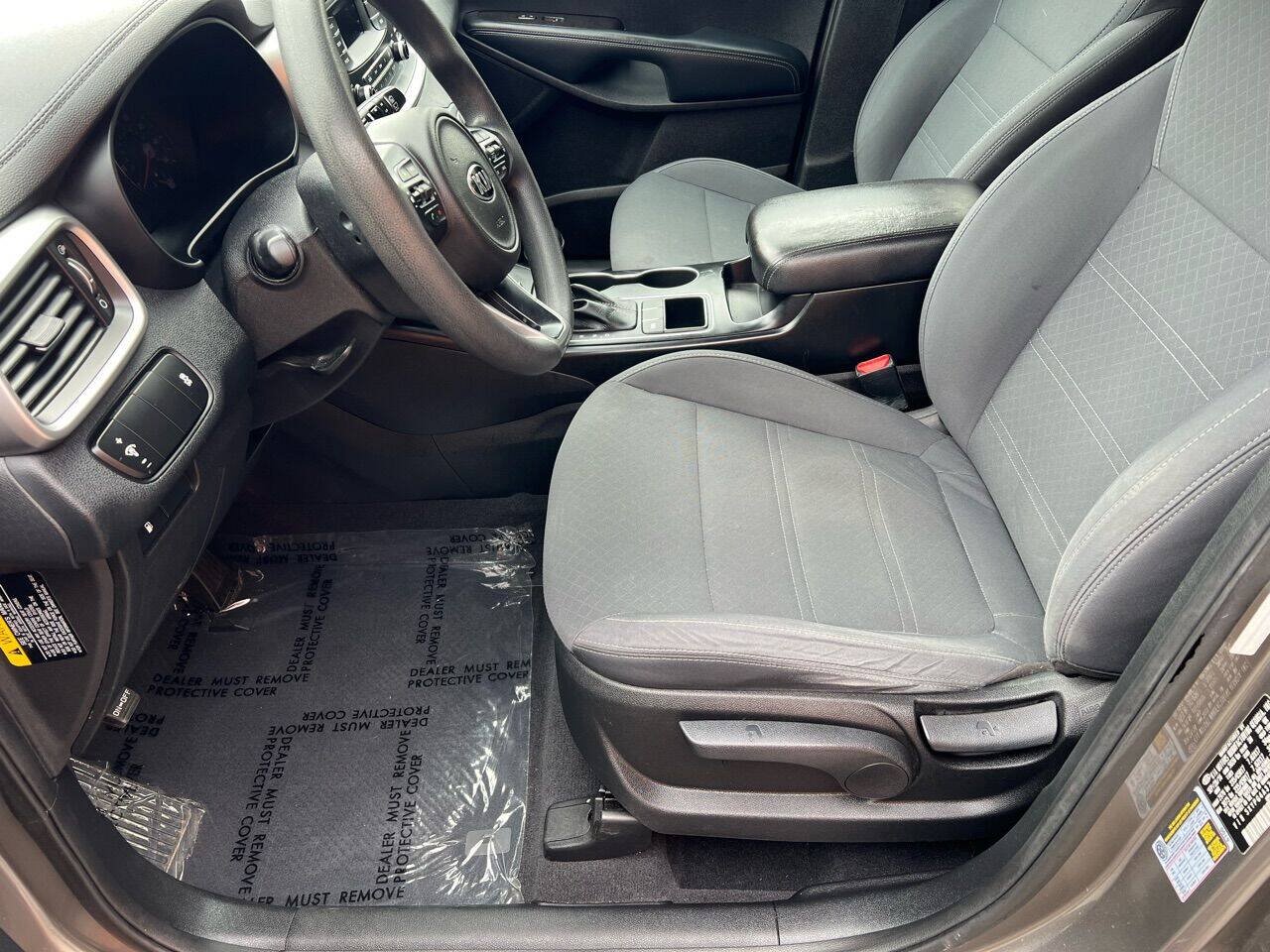 Used 2017 Kia Sorento L FWD image 9