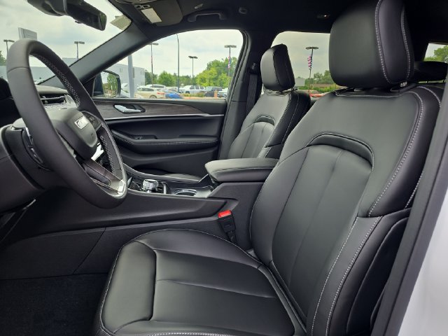 New 2026 Jeep Grand Cherokee L Limited AWD/4WD image 10
