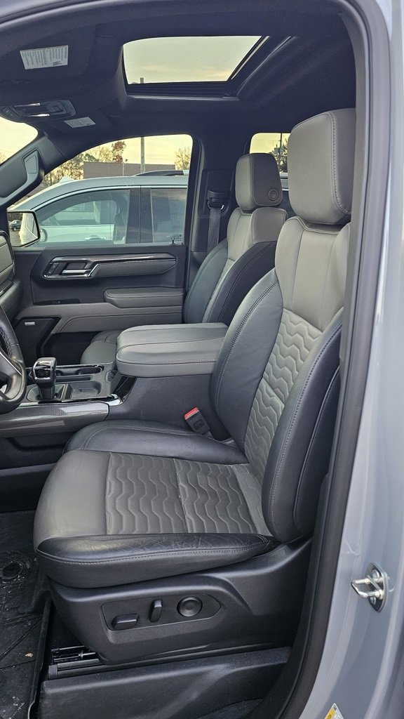 Used 2024 Chevrolet Silverado 1500 ZR2 w/ Technology Package image 8