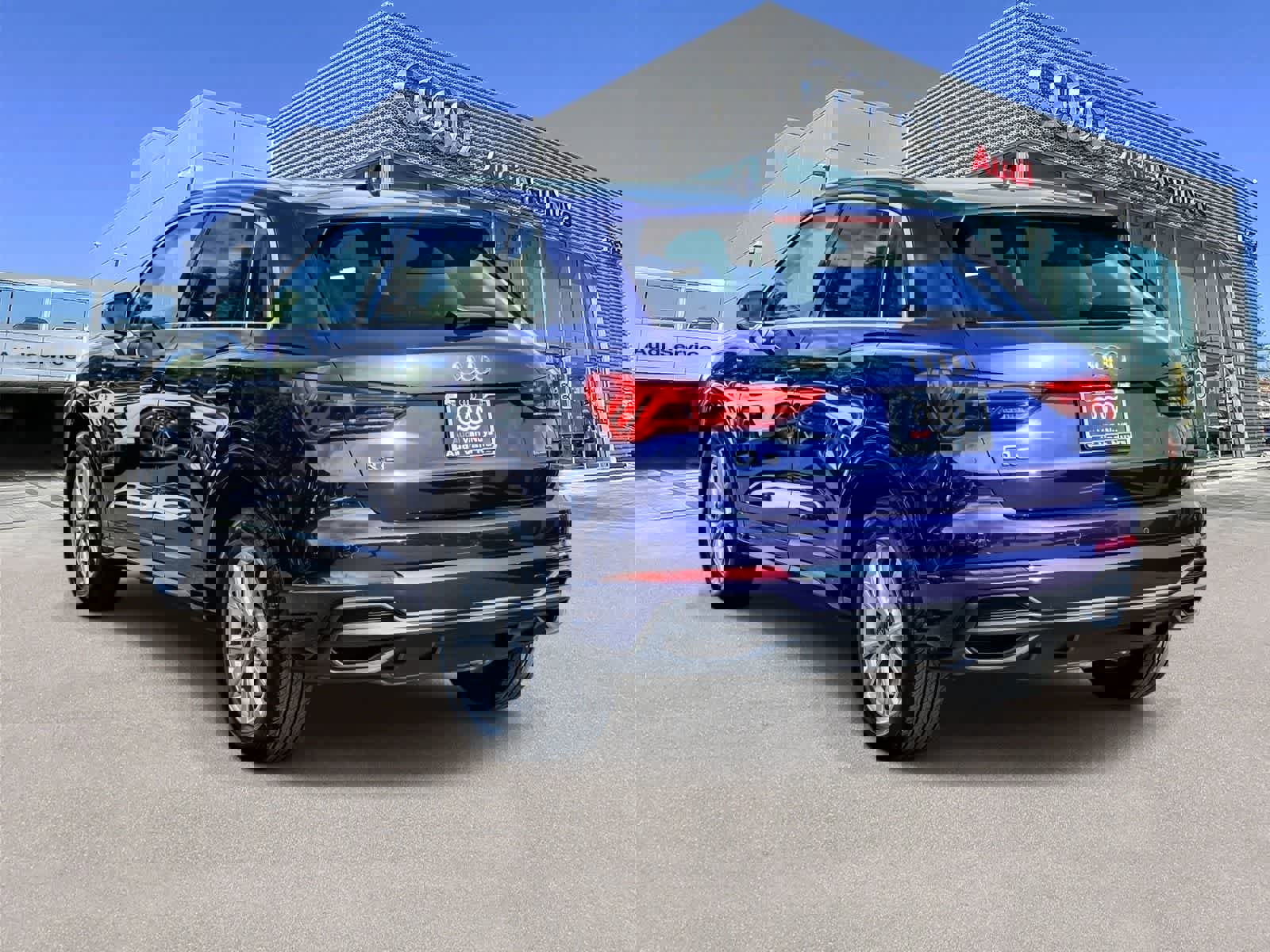 Used 2025 Audi Q3 2.0T Premium w/ Convenience Package image 2