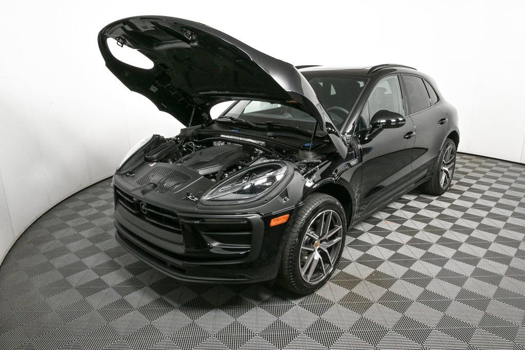 Certified 2026 Porsche Macan AWD/4WD image 34