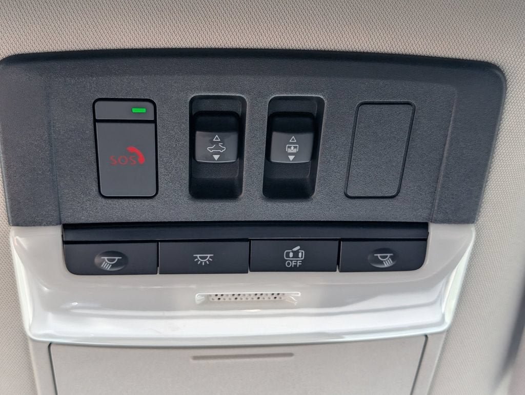 Used 2025 Nissan Pathfinder Platinum FWD image 19