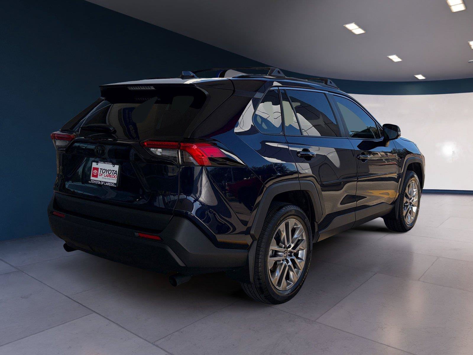 Used 2025 Toyota RAV4 XLE Premium FWD image 5
