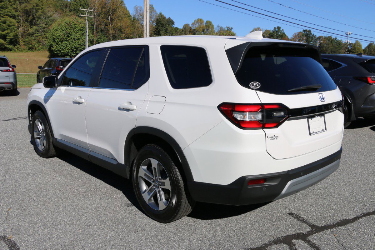 Used 2025 Honda Pilot EX-L image 3