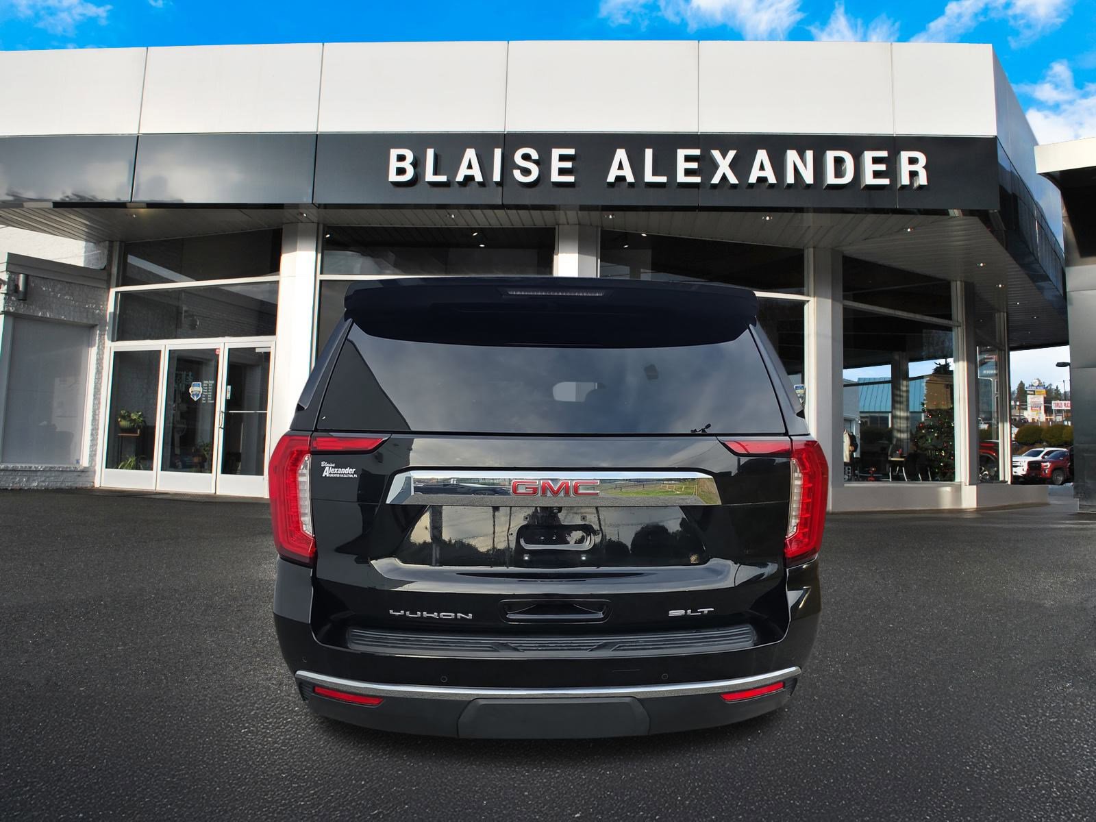 Used 2024 GMC Yukon SLT image 6