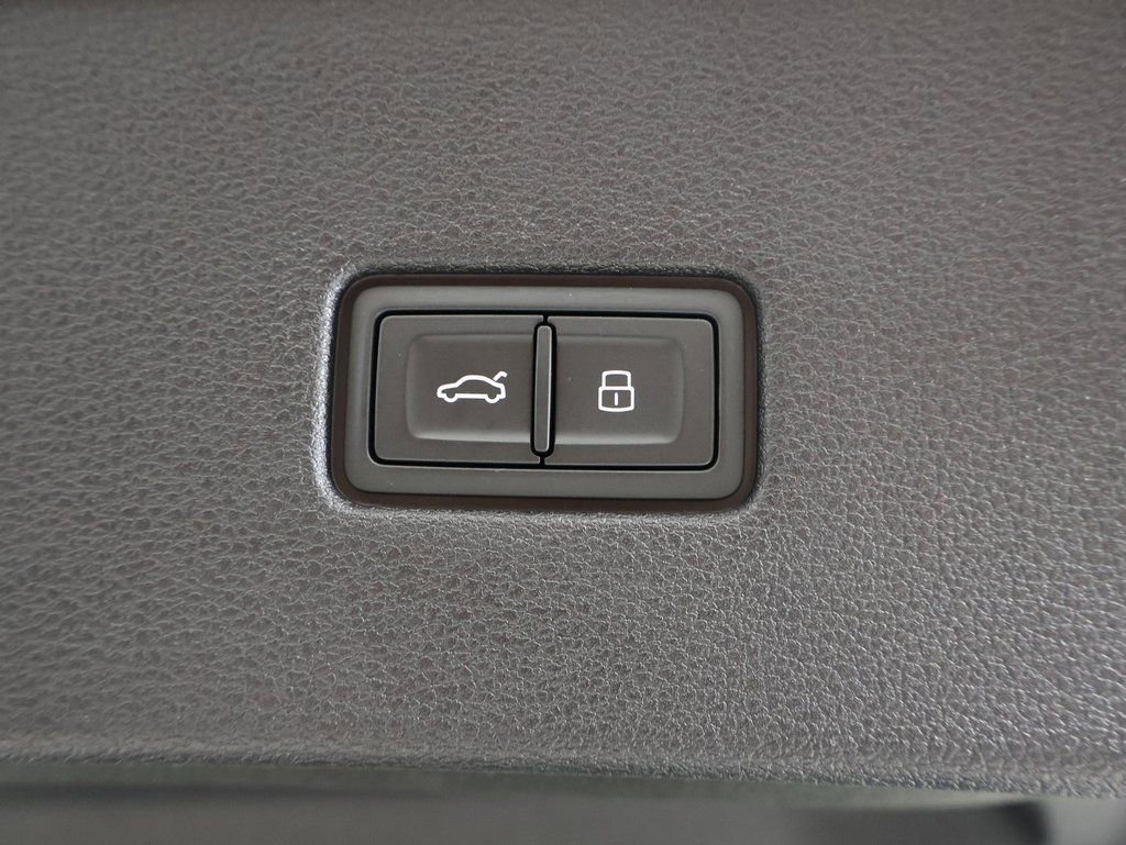 Used 2024 Audi Q8 Premium Plus image 16