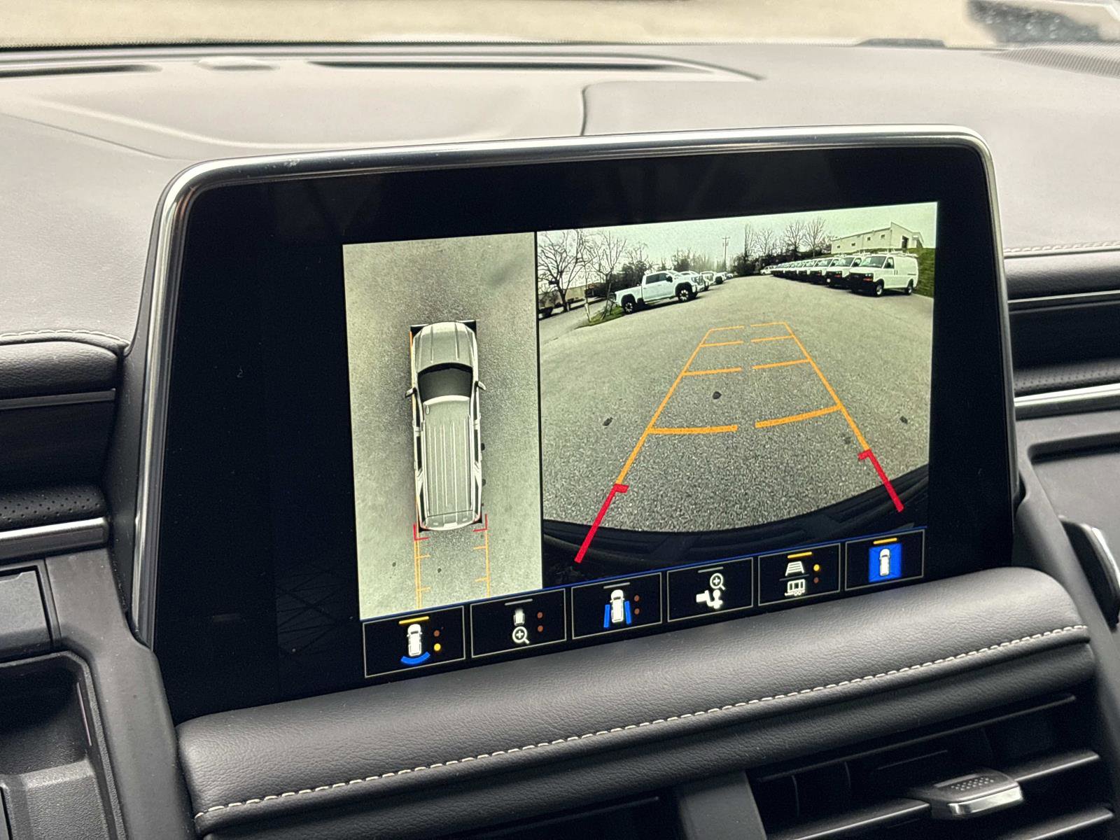 Used 2022 GMC Yukon XL SLT w/ SLT Luxury Package image 21