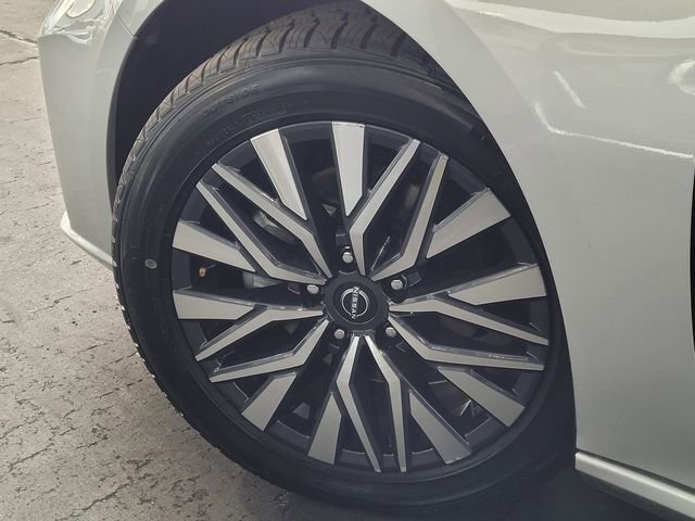 Used 2024 Nissan Altima 2.5 SV image 3