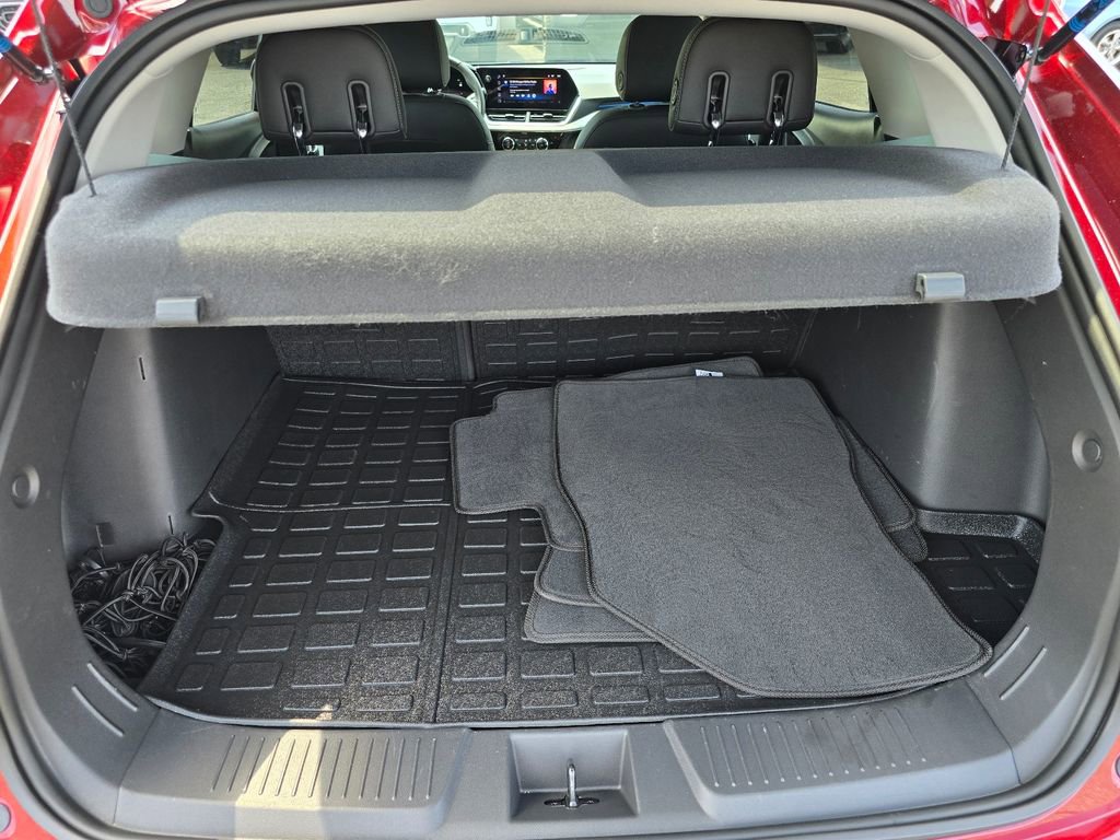 Used 2024 Chevrolet Trax LT w/ Driver Confidence Package FWD image 25