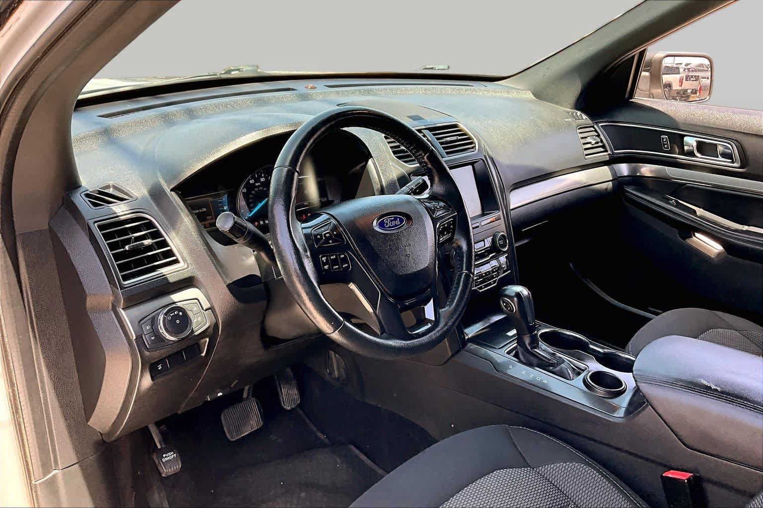 Used 2019 Ford Explorer XLT w/ Equipment Group 201A FWD image 17