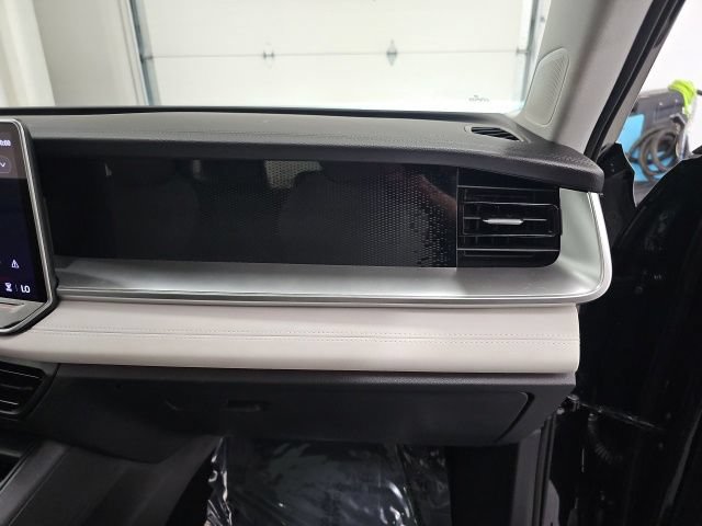 Used 2025 Volkswagen Tiguan SE w/ Panoramic Sunroof Package AWD/4WD image 37