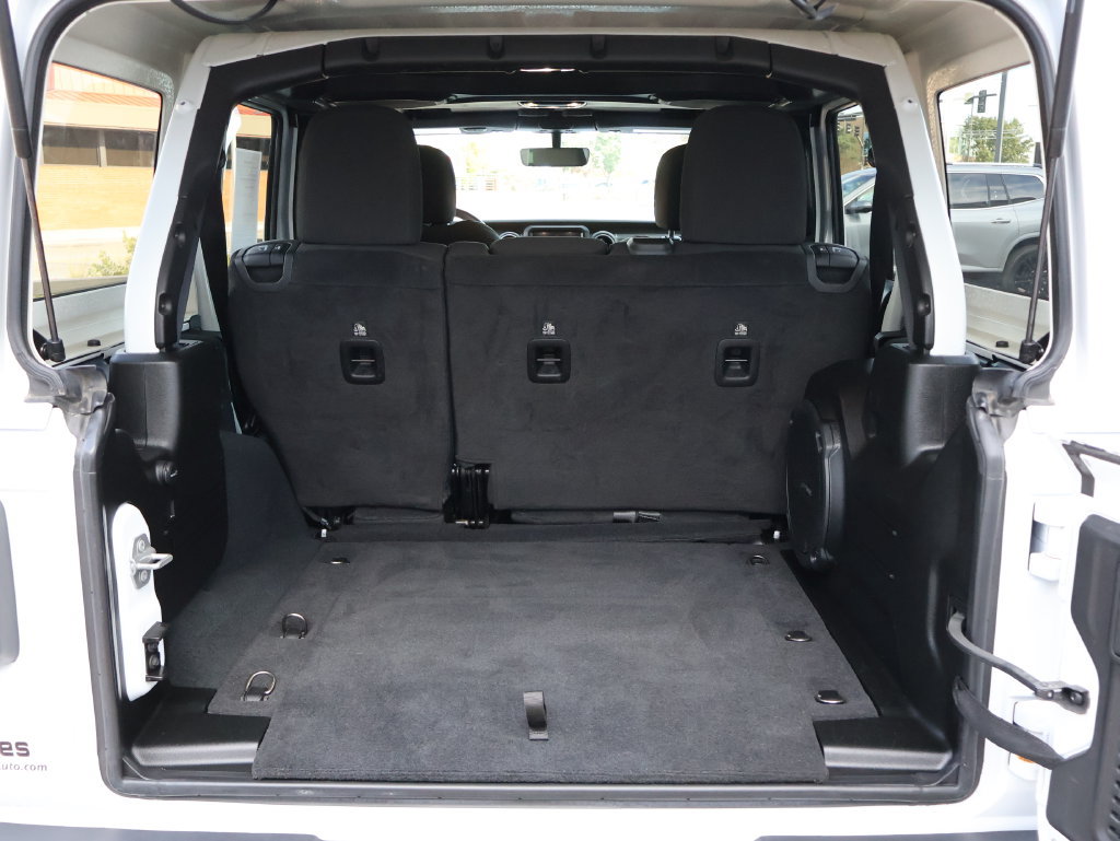 Used 2023 Jeep Wrangler Unlimited Sahara AWD/4WD image 8