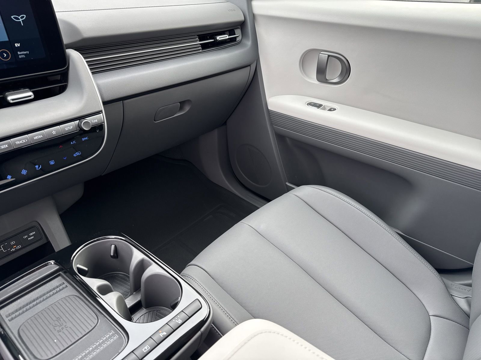 Used 2025 Hyundai Ioniq 5 SEL image 21