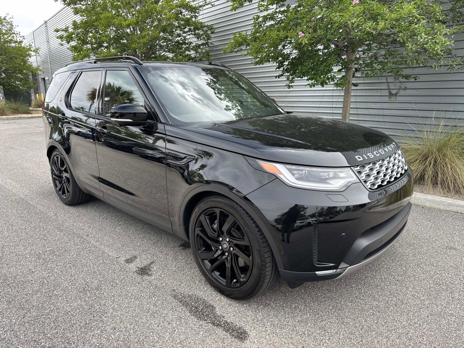 Certified 2025 Land Rover Discovery S AWD/4WD image 4