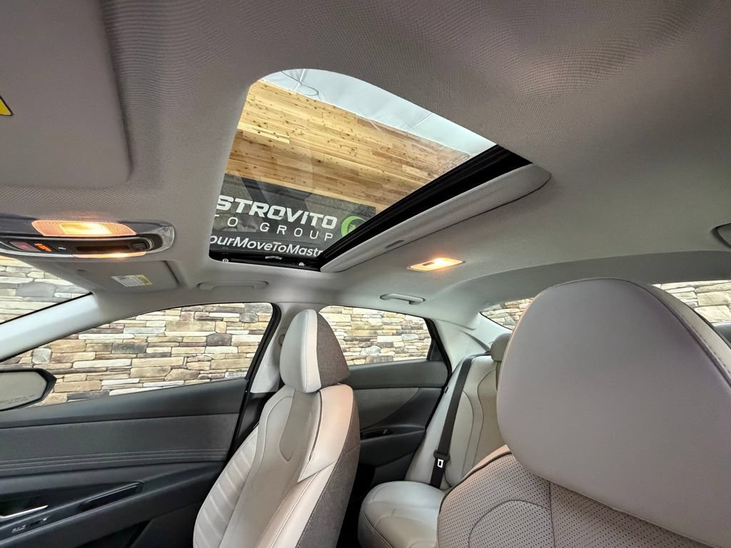 Used 2025 Hyundai Elantra Limited FWD image 25