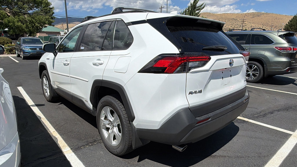 Used 2020 Toyota RAV4 XLE w/ Convenience Package AWD/4WD image 3