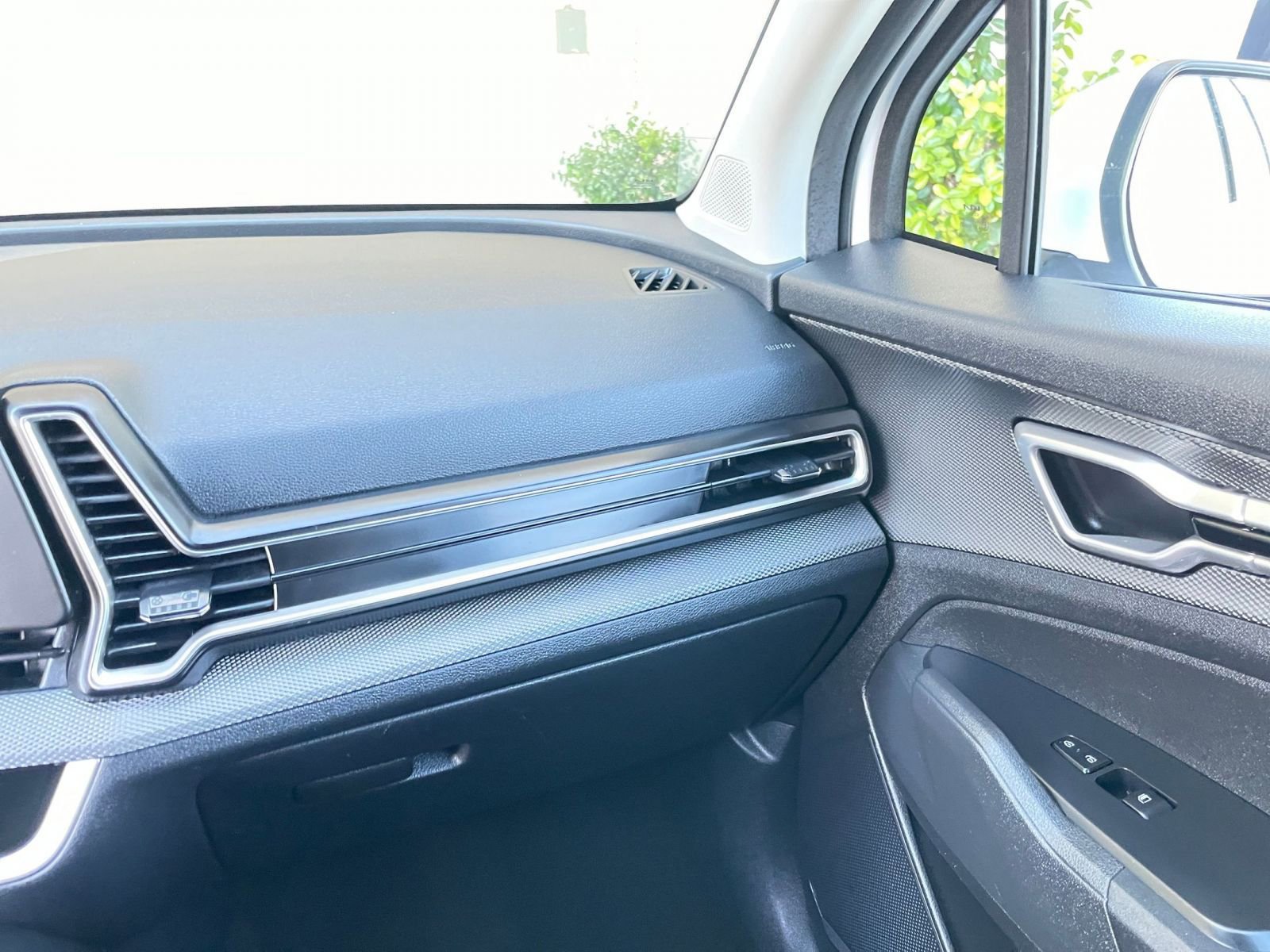 Used 2025 Kia Sportage LX image 35