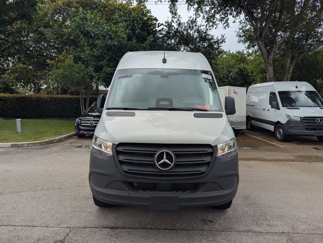 Used 2025 Mercedes-Benz Sprinter 2500 image 2
