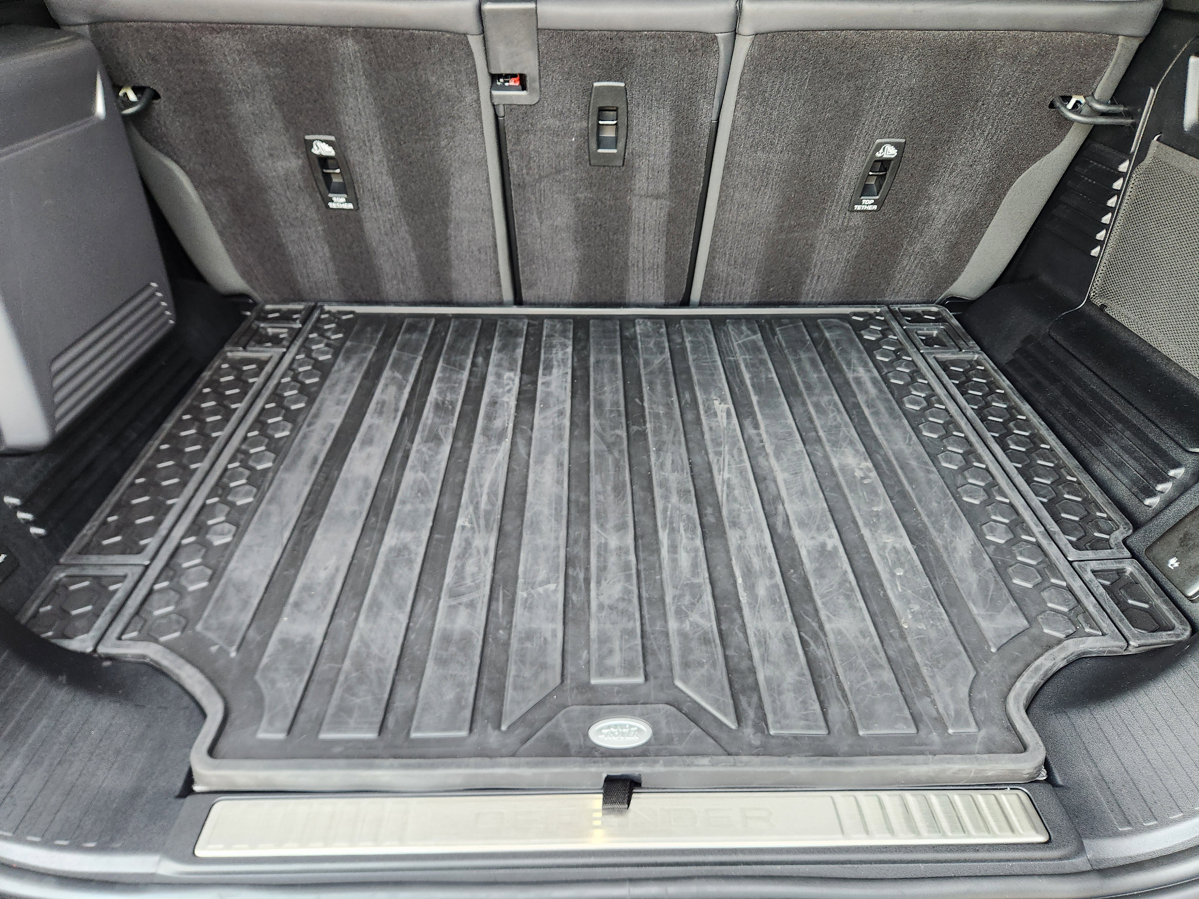 Certified 2025 Land Rover Defender 110 image 36