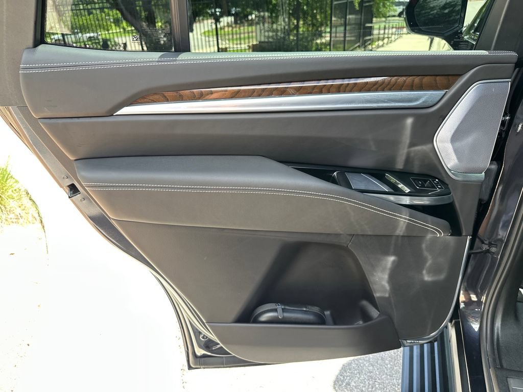 Used 2025 Cadillac Escalade Sport Platinum w/ LPO, ONYX Package RWD image 32