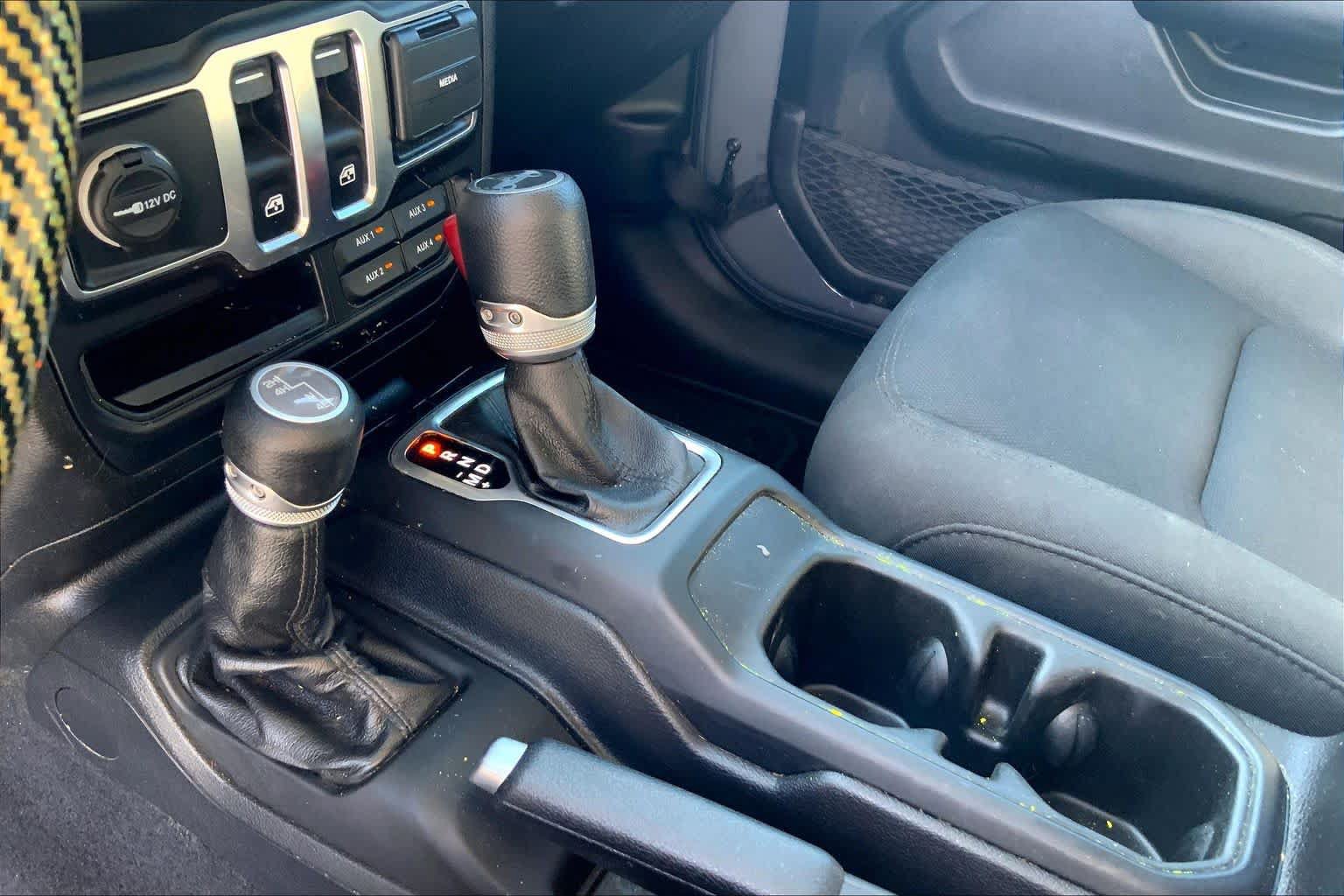 Used 2019 Jeep Wrangler Sport AWD/4WD image 14