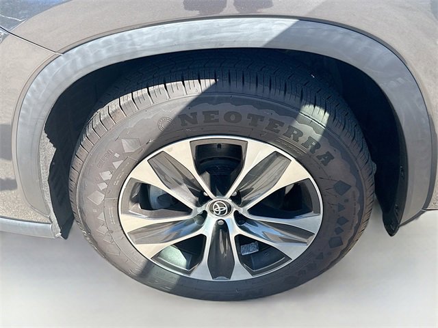 Used 2022 Toyota Highlander XLE image 36