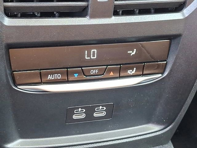 Used 2025 BMW 330i xDrive Sedan w/ Premium Package image 7