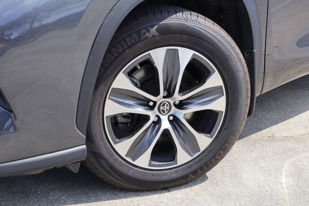 Used 2024 Toyota Highlander XLE AWD/4WD image 33
