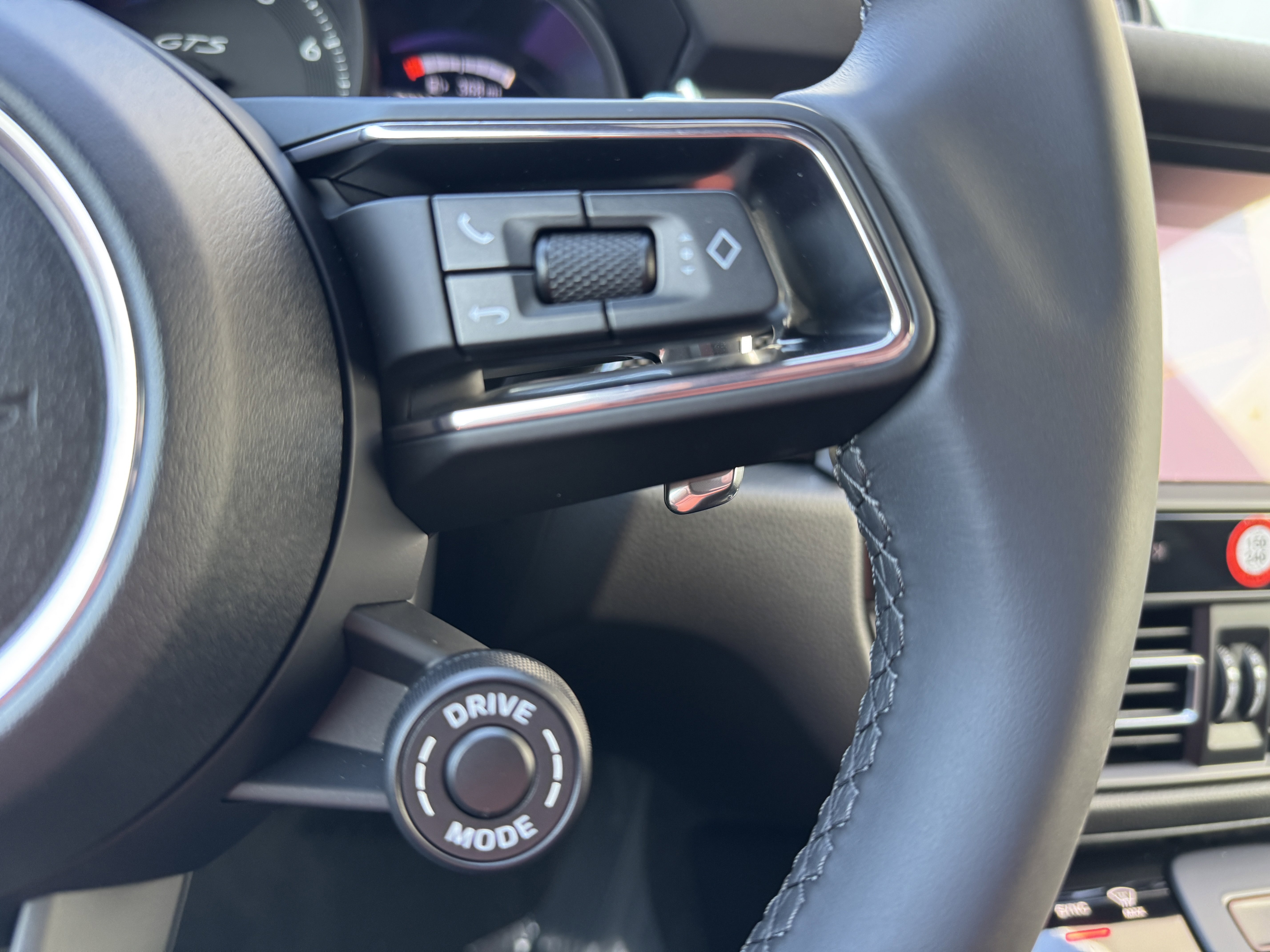 New 2026 Porsche Macan GTS image 34