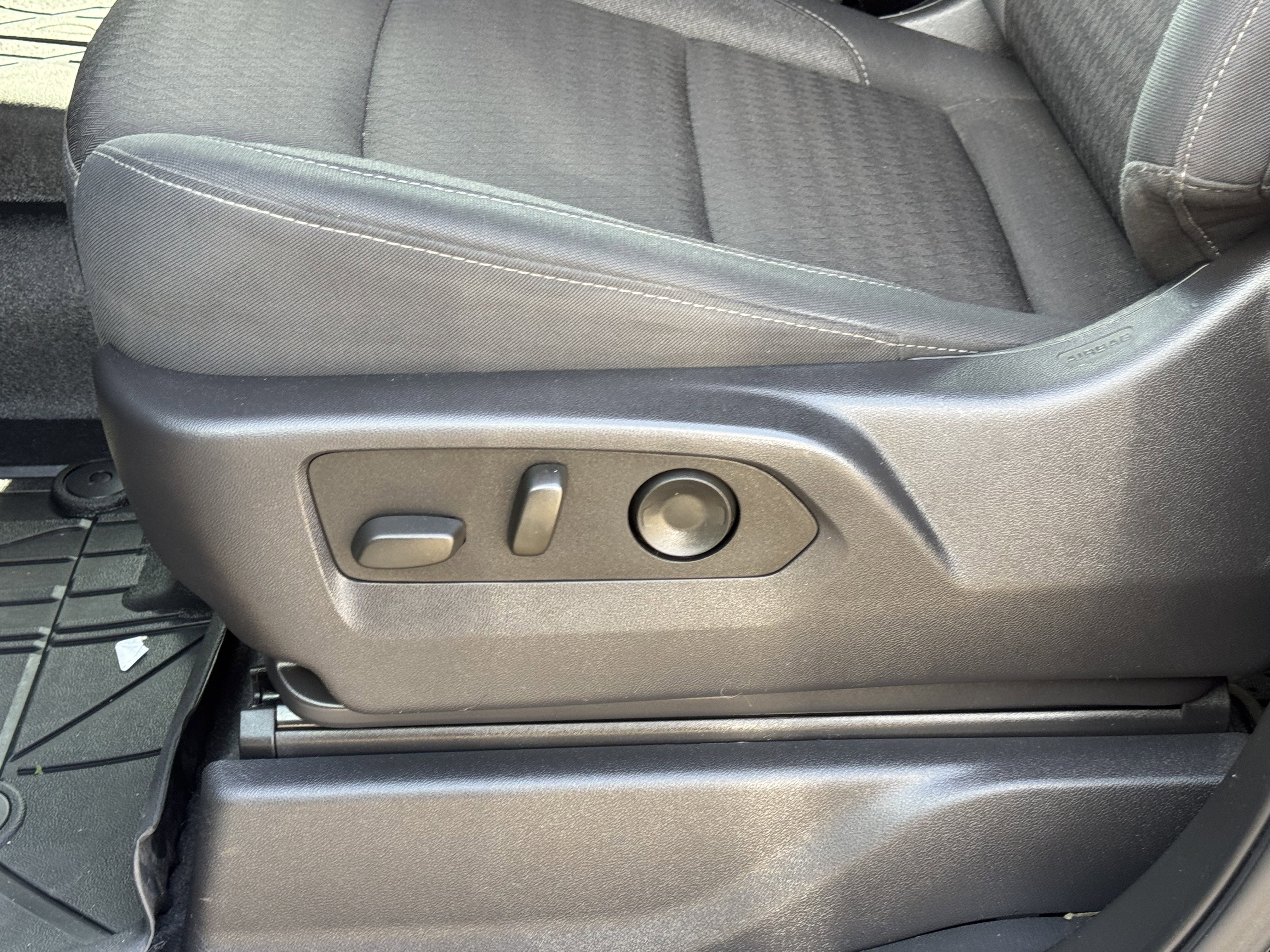 Used 2025 Chevrolet Silverado 1500 Custom Trail Boss w/ LPO, Dark Essentials Package image 20