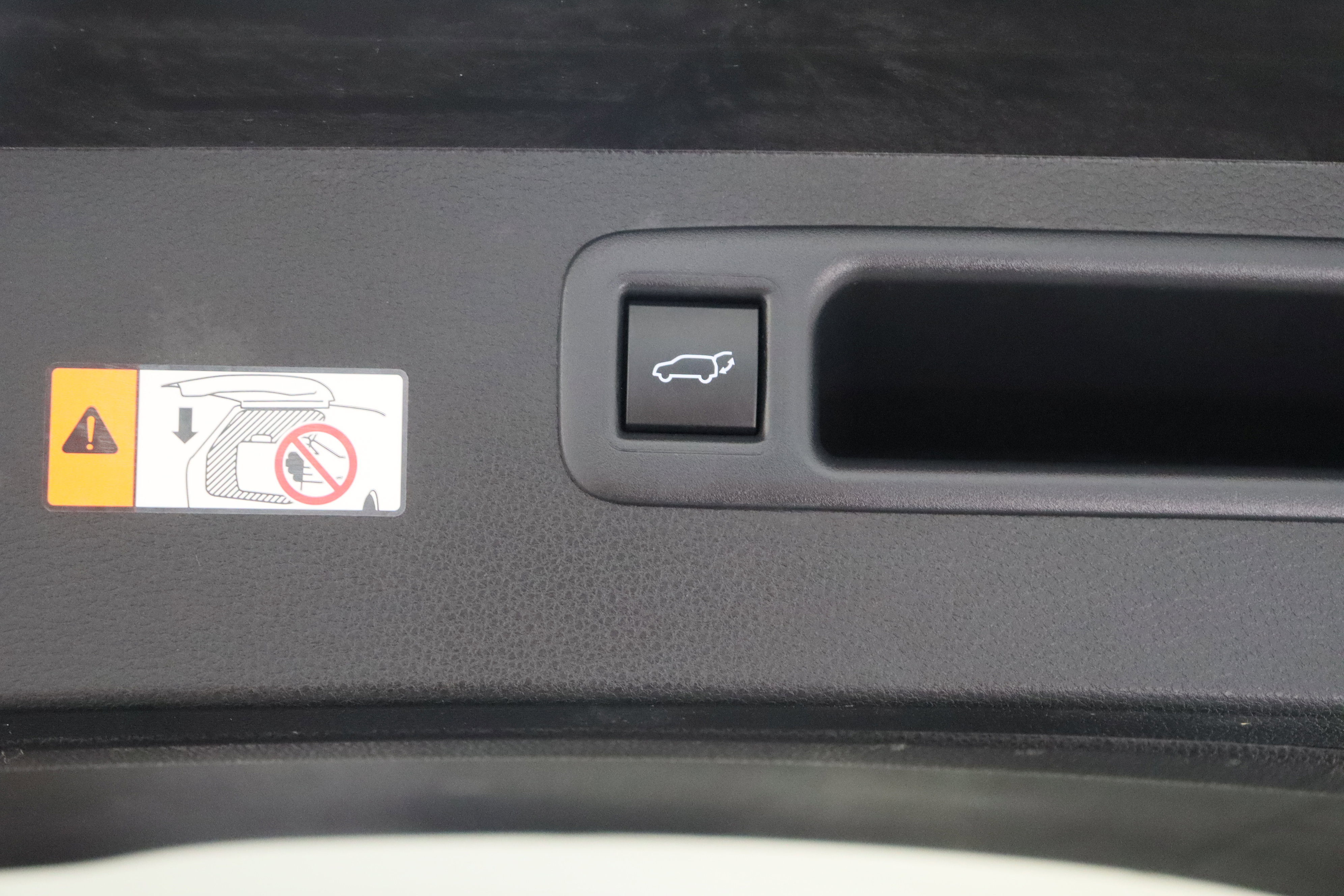 Used 2025 Toyota Highlander LE FWD image 34