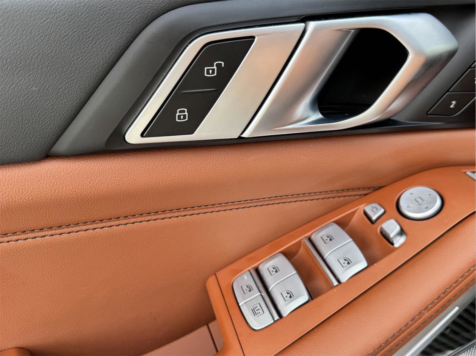 Used 2025 BMW X7 M60i image 17