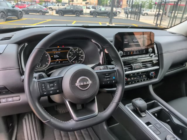 Used 2025 Nissan Pathfinder SV AWD/4WD image 22