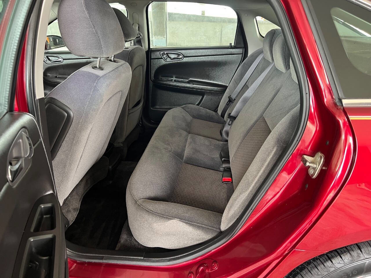 Used 2009 Chevrolet Impala LT FWD image 12