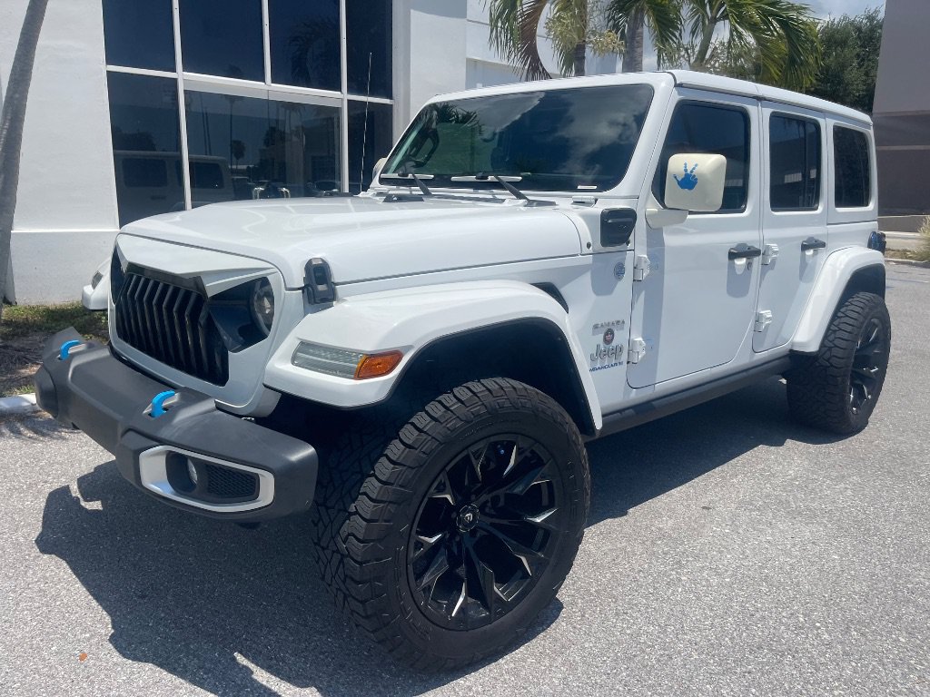 Used 2023 Jeep Wrangler Unlimited Sahara AWD/4WD image 36