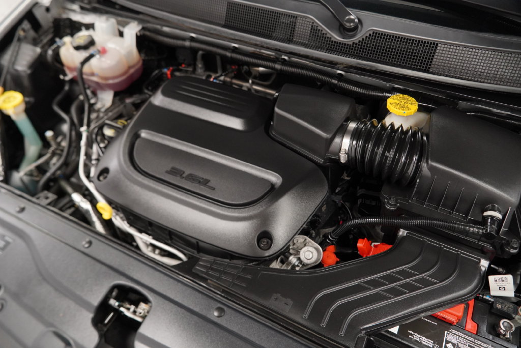 Used 2024 Chrysler Voyager LX FWD image 43