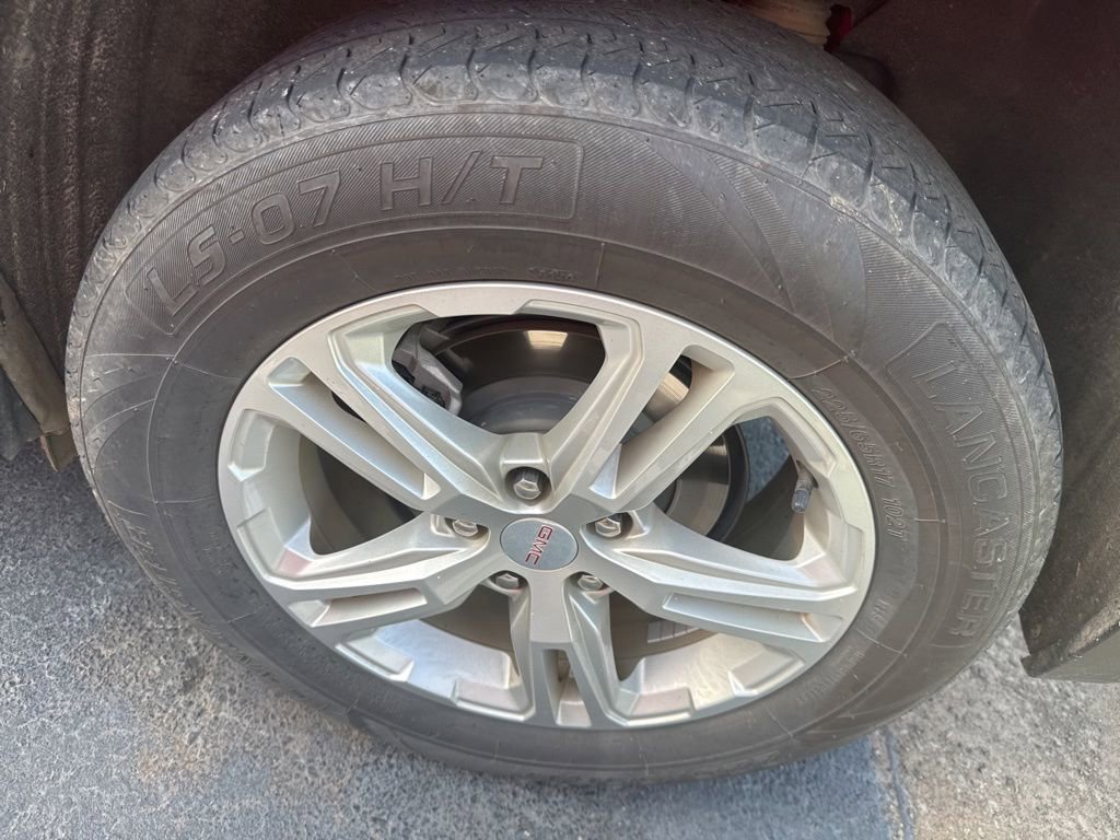 Used 2022 GMC Terrain SLE FWD image 9